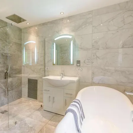 Lodge 2 Bed In Malton Oc-87936 West Heslerton
