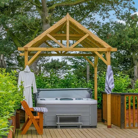 Lodge 2 Bed In Malton Oc-87936 *